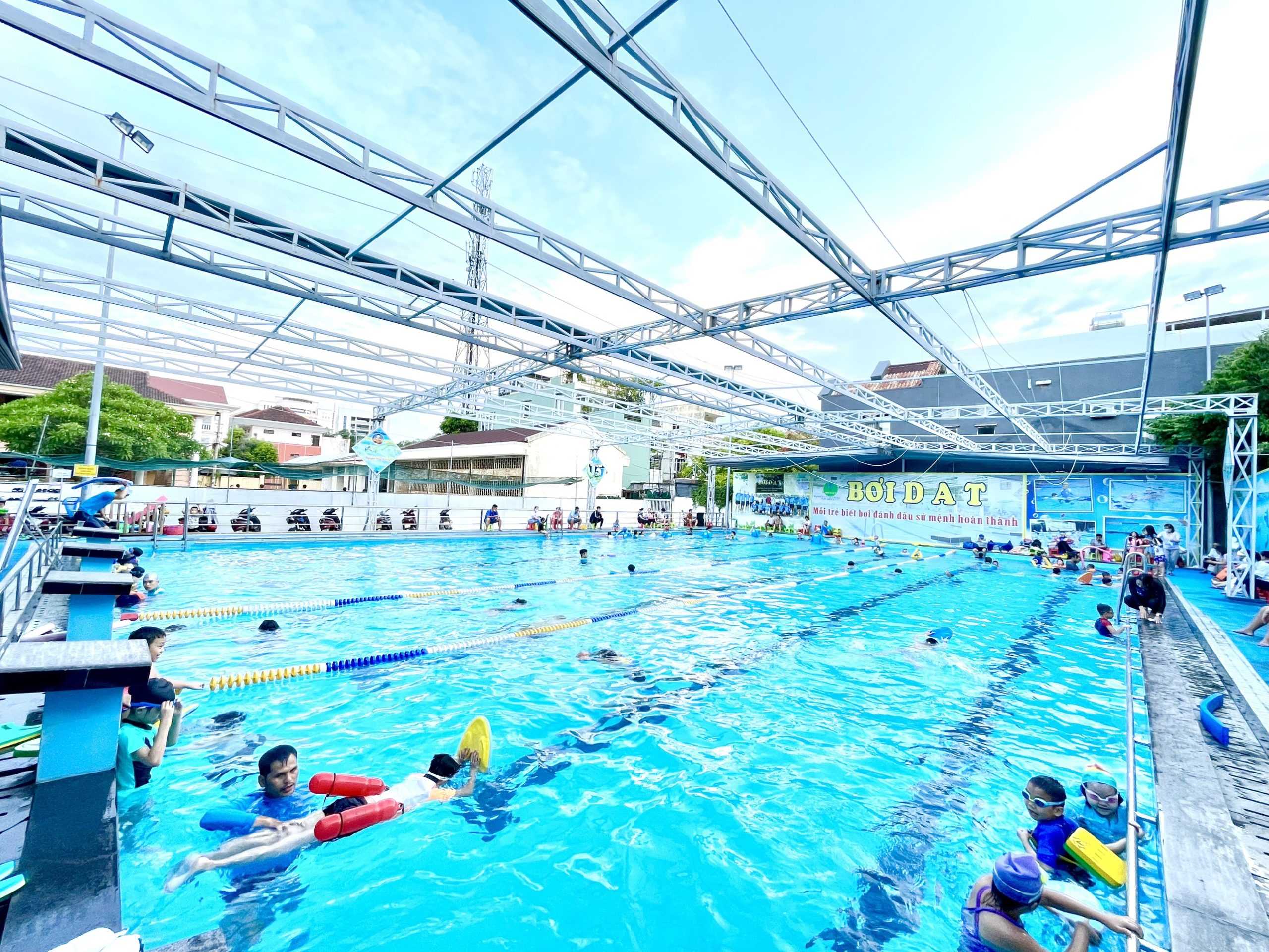 Không gian hồ bơi Bơi D A T