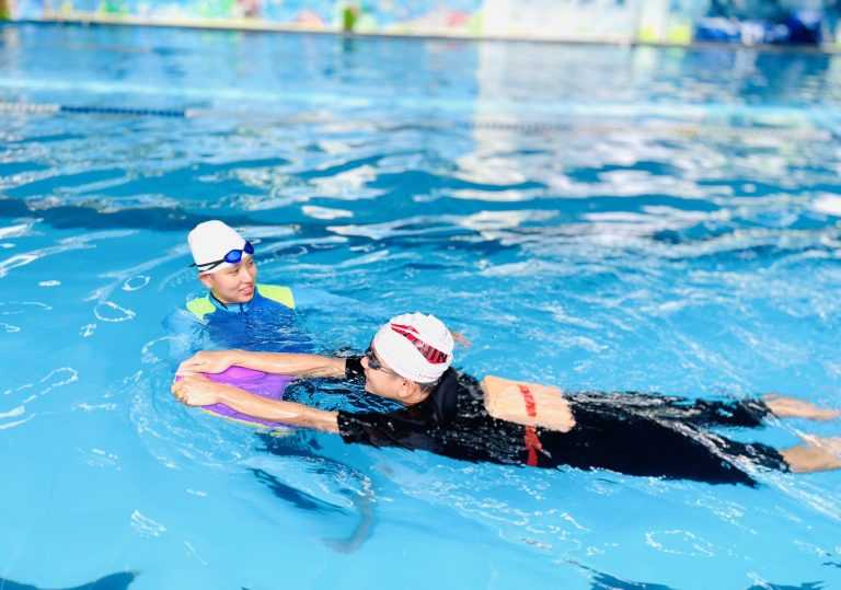 Học bơi người lớn